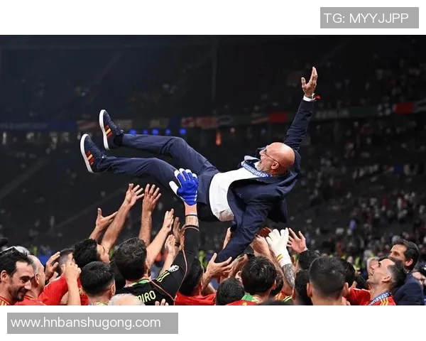 西班牙队历经波折最终捧起欧国联冠军奖杯